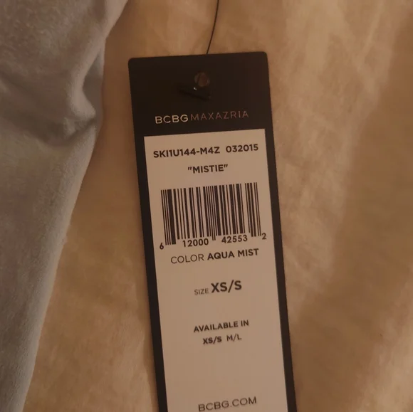 NWT Aqua BCBG MaxAzria "Mistie" essential Seamless Tank Top Built In Bra XS / S - Picture 3 of 10